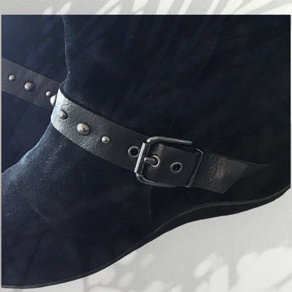 Ankle Boots Black Faux Suede Zipper Studs Round Toe Size 8.5 - Picture 2 of 6